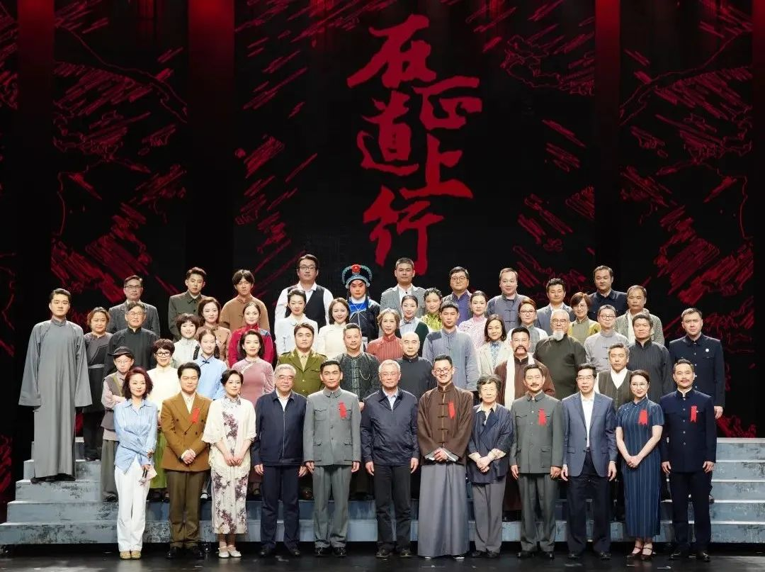米兰官方网·蓝硕以科技赋能话剧《在正道上行》圆满上演